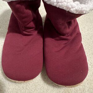 cozy indoor cotton booties for women in red and white in size M (7-8)